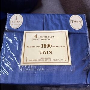 NWT Super Soft Hotel Club Twin Sheet Set - Blue
